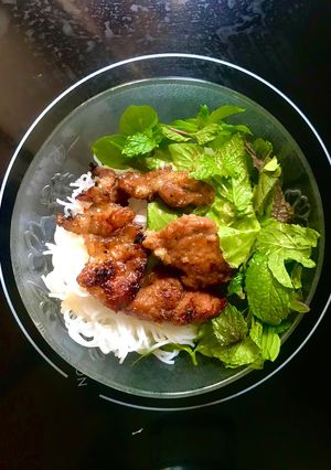 Hình của món Bún thịt heo nướng.