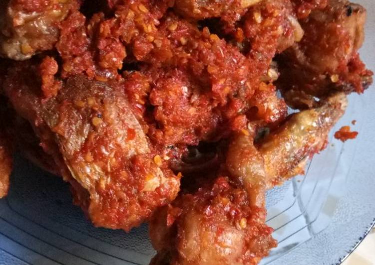 Bagaimana mengolah Ayam sambel merah yang Sempurna