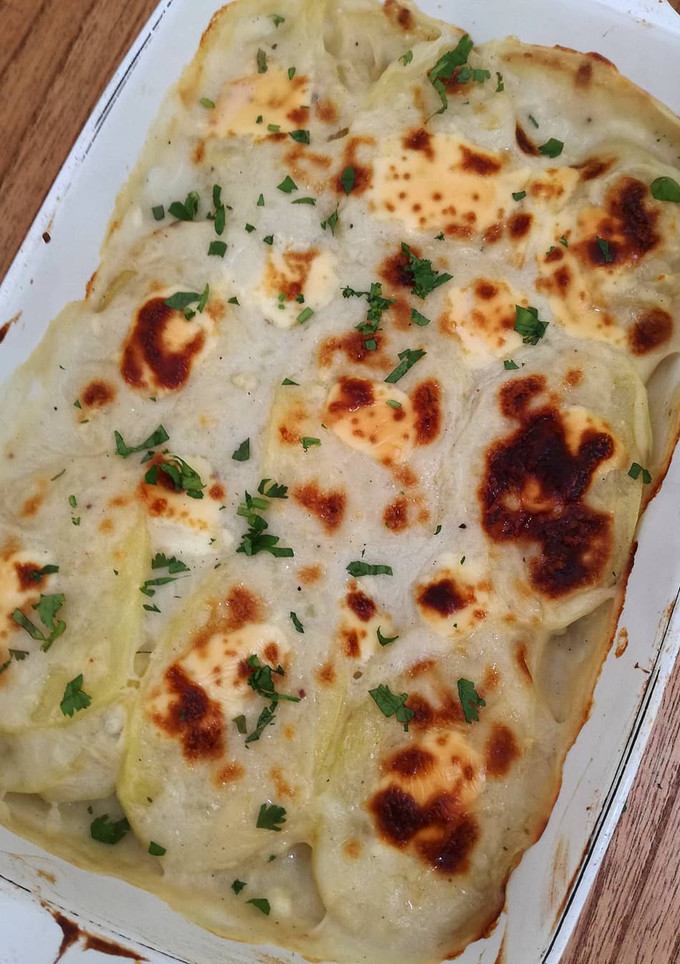 Una foto de Papas gratinadas con salsa blanca