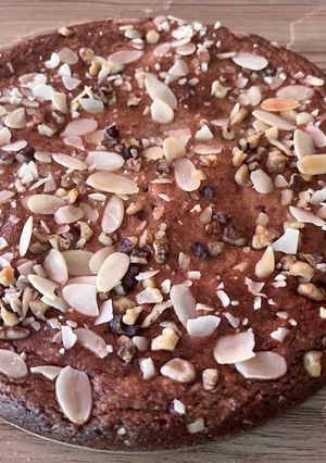 A picture of Eggless dates & walnut cake.