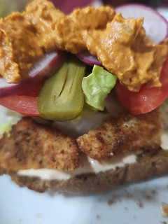 Una foto de Tostas de pollo