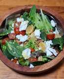 Ensalada verde con mandarina y queso de cabra