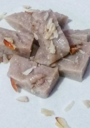 A picture of Singhare ka Halwa.