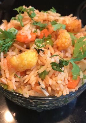 ચાઈનીઝ ફા્ઈડ રાઈસ (Chinese Fried Rice Recipe In Gujarati) રેસીપી મુખ્ય ફોટો
