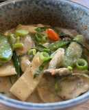 Kæng nò mai tua – Green almond curry with sugar snaps and bamboo shoots