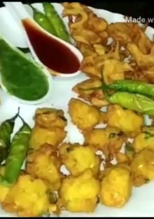 भजिया/ पकौड़ा प्लेटर (Bhajiya /pakoda platter recipe in hindi) रेसिपी मुख्य फोटो