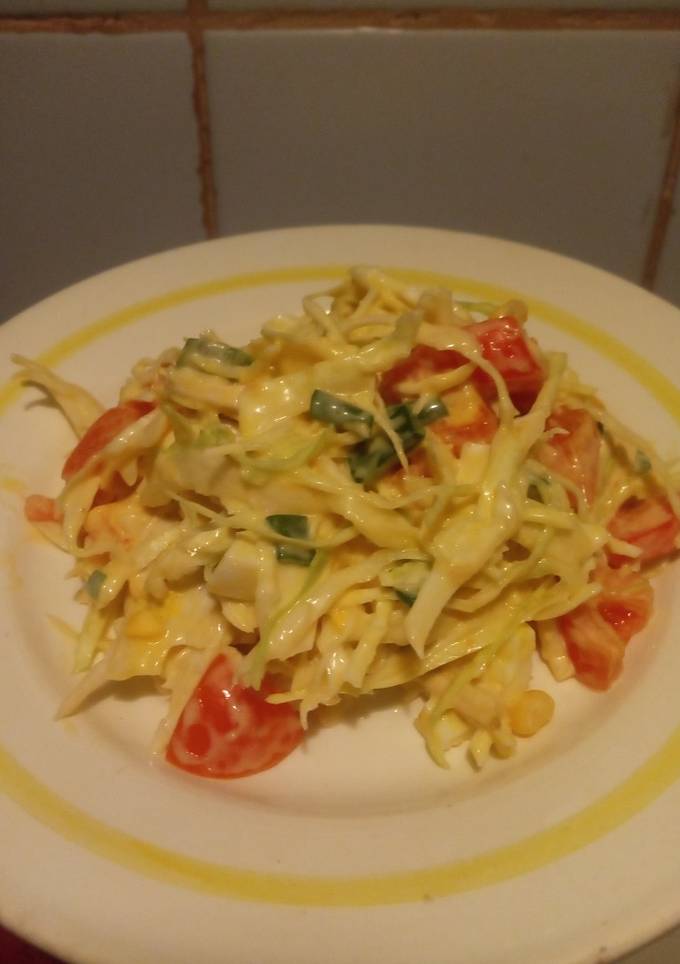 Салат з куркою та овочами