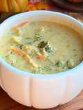 Sopa de frango com brócolos e queijo cheddar