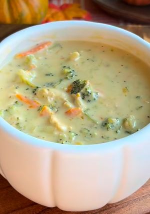 Foto de Sopa de frango com brócolos e queijo cheddar