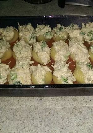 A picture of Alfredo Chicken and Broccoli Stuffed Shells.