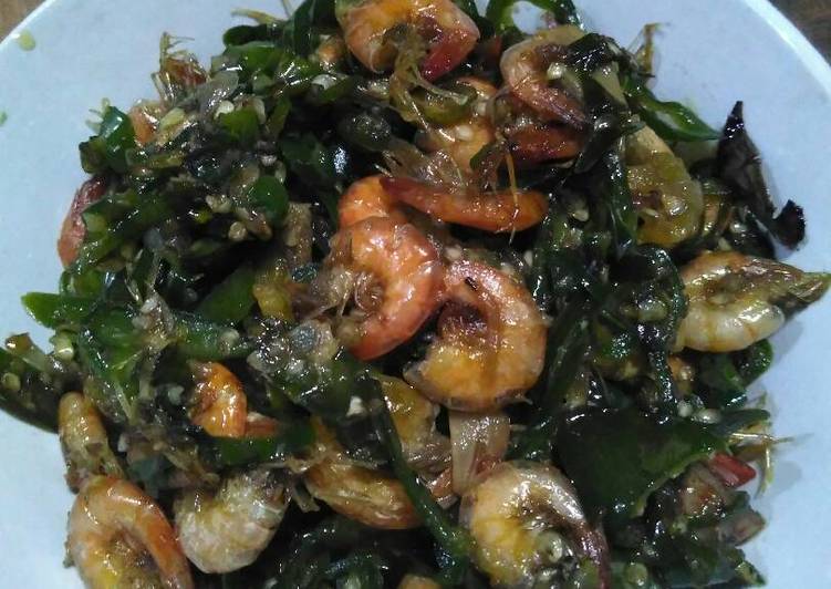 Langkah Mudah untuk Menyiapkan Oseng udang cabe ijo yang Lezat Sekali