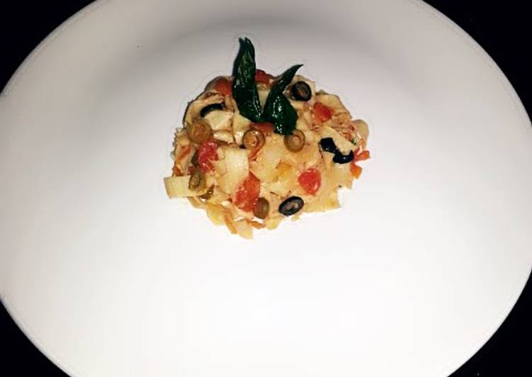Recipe of Award-winning tomato concassé pasta with crispy basil