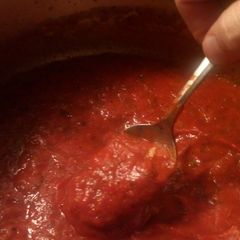 A picture of Kandi‘s Garlic Marinara Sauce.