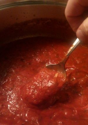 A picture of Kandi‘s Garlic Marinara Sauce.