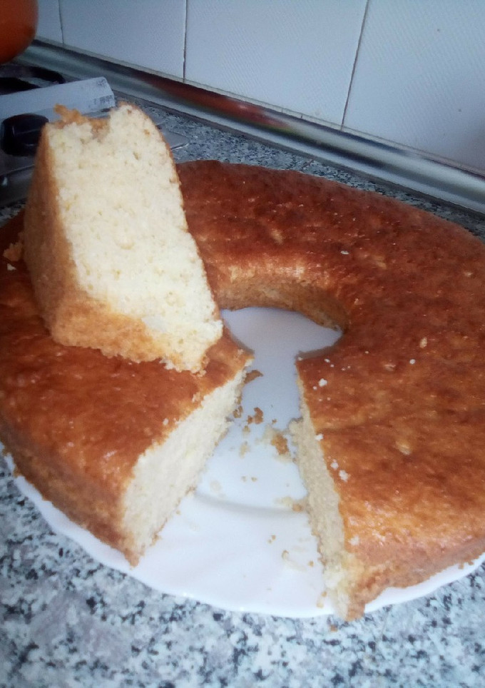 Una foto de Bizcocho con mucho limón