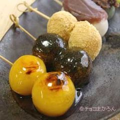 A picture of Round Kushi-Dango for Moon-Viewing Parties.