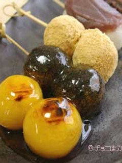 A picture of Round Kushi-Dango for Moon-Viewing Parties.