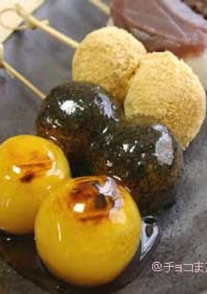 A picture of Round Kushi-Dango for Moon-Viewing Parties.