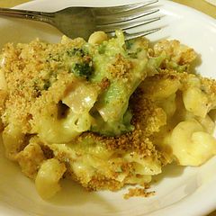 A picture of Cheesy Tuna Broccoli Casserole.