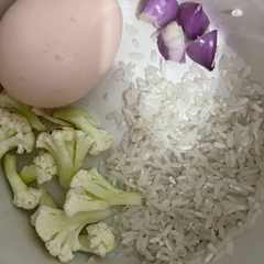 รูปของ Mpasi 6M+ Bubur Telur ayam kampung + Bunga Kol