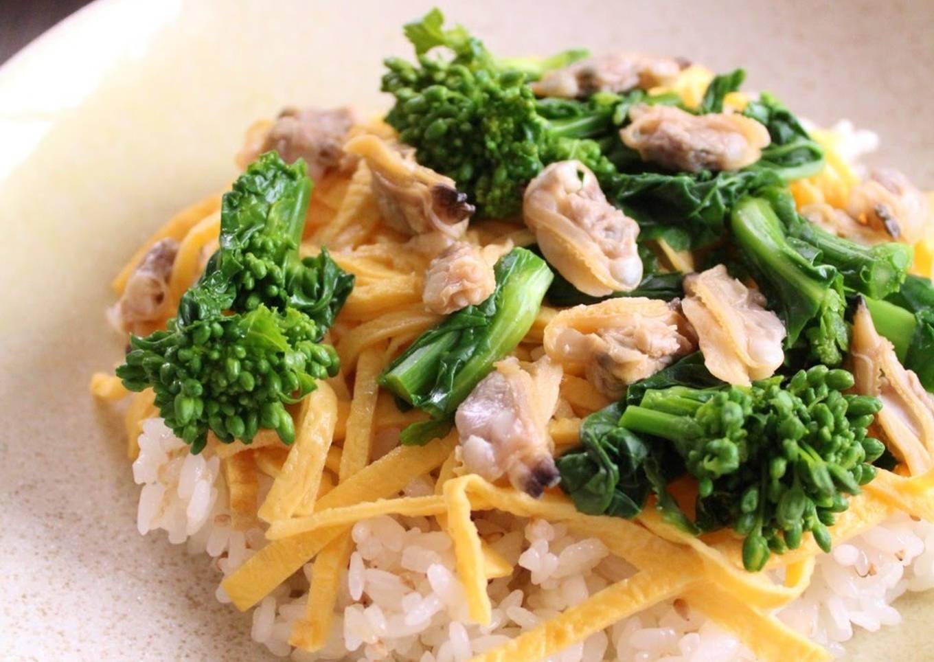 Spring Special Chirashizushi with Manila Clams and Broccolini
