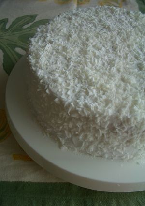 A picture of Hawaiian Memories: Coconut Cake.