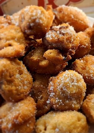 Una foto de Buñuelos con manzana rallada
