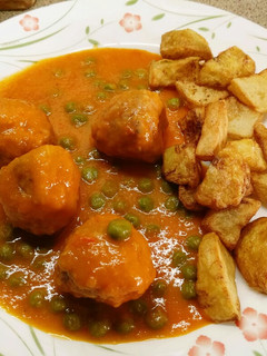 Una foto de Albóndigas con salsa de verduras