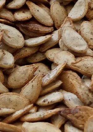 A picture of Roasted pumpkin seeds.
