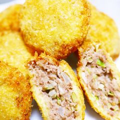 Freezable Minced Cabbage & Beef Cutlets for Bento A picture of Freezable Minced Cabbage & Beef Cutlets for Bento.