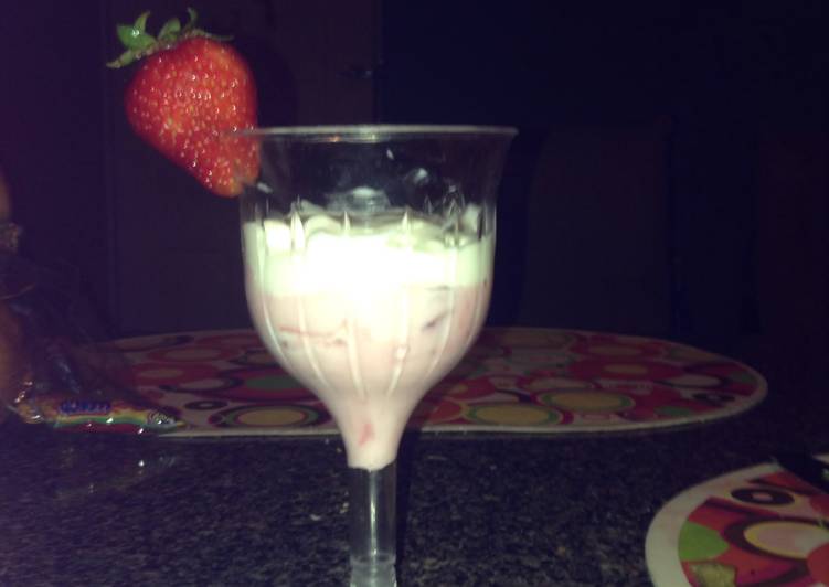 Simple Way to Prepare Quick Strawberry Parfait