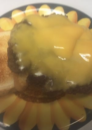 A picture of Moma Burgers wit Texas Toast.