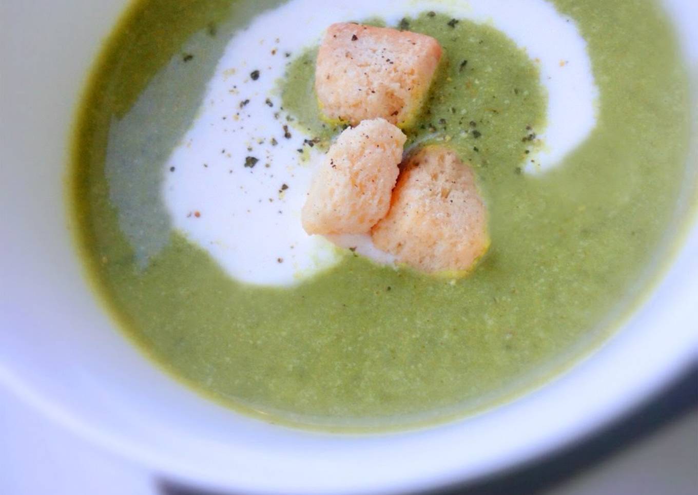 Spinach Potage Soup with Boiled Chicken Soup