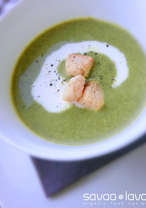 A picture of Spinach Potage Soup with Boiled Chicken Soup.