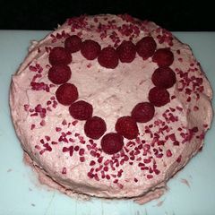A picture of Sophie's lemon and raspberry cake.