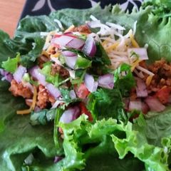 A picture of Turkey Romaine lettuce wrap tacos.