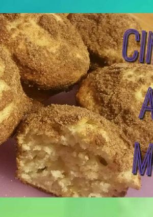 Una foto de Muffins de manzana y canela