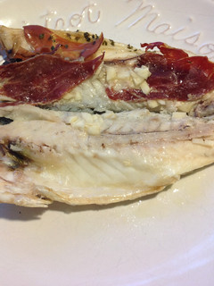 Una foto de Lubina al horno con jamón
