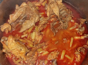 Csirkefarhát pörkölt zöldbabbal recept fotója