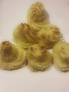Una foto de Bocaditos ☆ papas duquesa☆