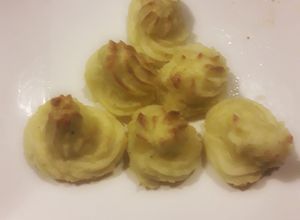 Una foto de Bocaditos ☆ papas duquesa☆