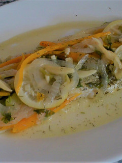 Una foto de Filete de lubina, al papillot, con verduritas y especias al gusto