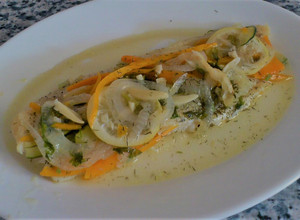 Foto principal de Filete de lubina, al papillot, con verduritas y especias al gusto