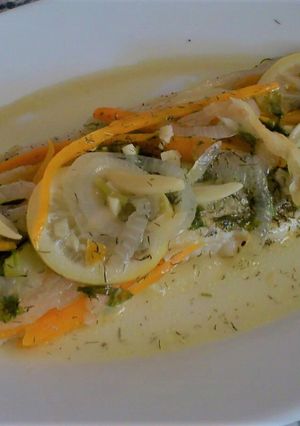Una foto de Filete de lubina, al papillot, con verduritas y especias al gusto