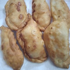 A picture of Nariyel ke meethe samose (Coconut Sweet Samosa).