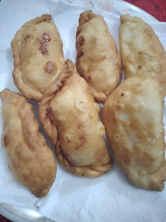 A picture of Nariyel ke meethe samose (Coconut Sweet Samosa).