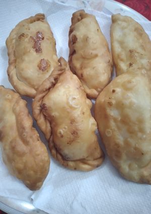 A picture of Nariyel ke meethe samose (Coconut Sweet Samosa).