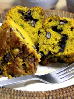 A picture of Unadorned Kabocha Squash and Adzuki Red Bean Cake.