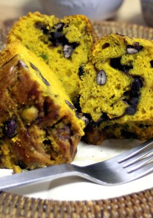 A picture of Unadorned Kabocha Squash and Adzuki Red Bean Cake.
