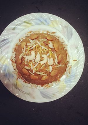 મગની દાળ હલવો (Moong dal halwa recipe in Gujarati) રેસીપી મુખ્ય ફોટો